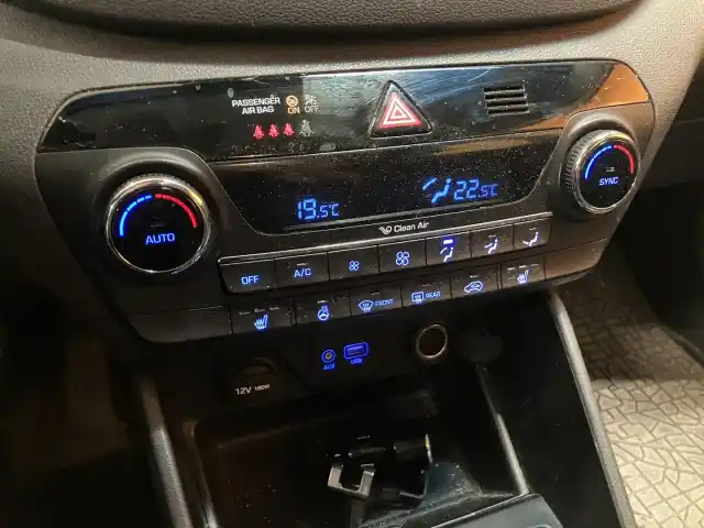 Beige Maastoauto, Hyundai Tucson – KNS-891