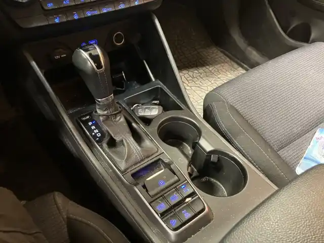 Beige Maastoauto, Hyundai Tucson – KNS-891