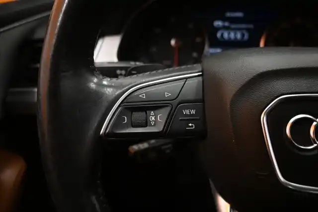 Musta Maastoauto, Audi Q7 – KNS-960