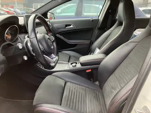 Valkoinen Viistoperä, Mercedes-Benz A – KNT-802