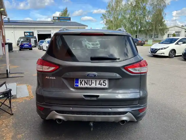 Harmaa Maastoauto, Ford Kuga – KNU-145