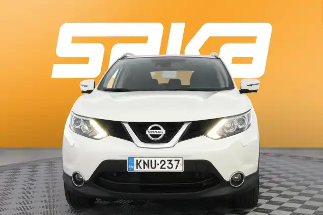 Valkoinen Maastoauto, Nissan Qashqai – KNU-237