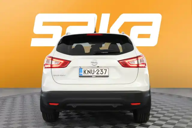 Valkoinen Maastoauto, Nissan Qashqai – KNU-237
