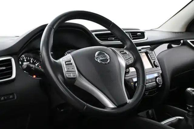 Valkoinen Maastoauto, Nissan Qashqai – KNU-237