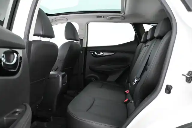 Valkoinen Maastoauto, Nissan Qashqai – KNU-237