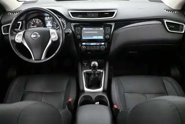 Valkoinen Maastoauto, Nissan Qashqai – KNU-237