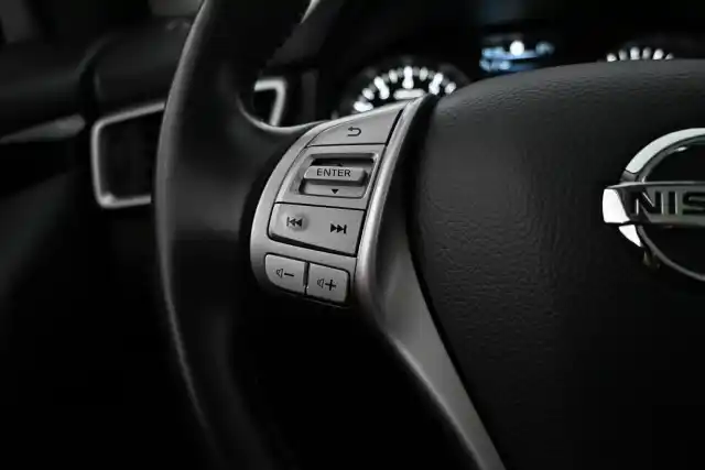 Valkoinen Maastoauto, Nissan Qashqai – KNU-237