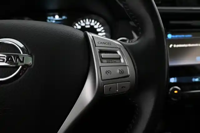 Valkoinen Maastoauto, Nissan Qashqai – KNU-237