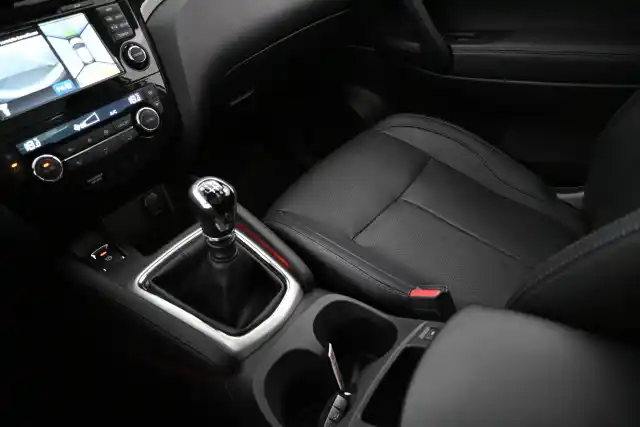 Valkoinen Maastoauto, Nissan Qashqai – KNU-237