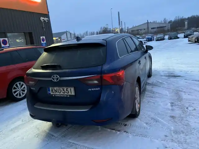 Sininen Farmari, Toyota Avensis – KNU-351