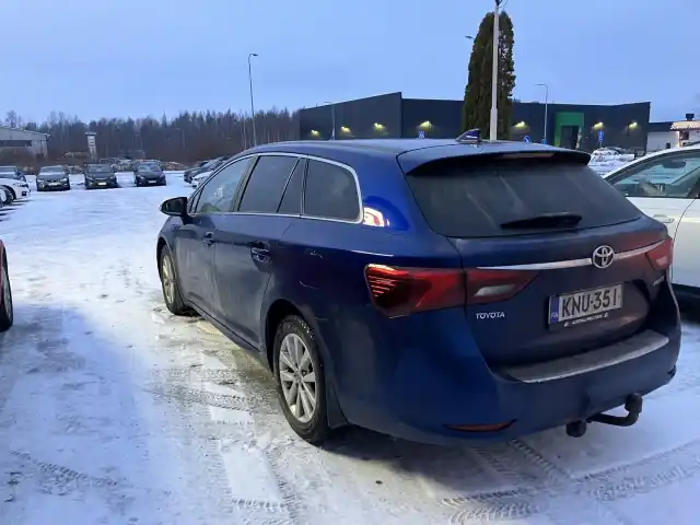 Sininen Farmari, Toyota Avensis – KNU-351