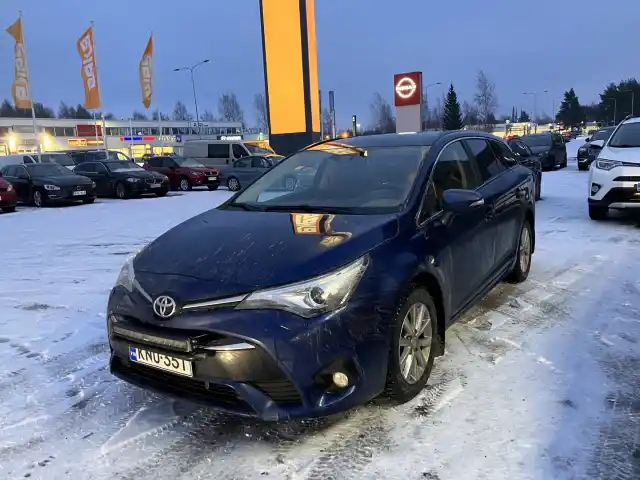 Sininen Farmari, Toyota Avensis – KNU-351