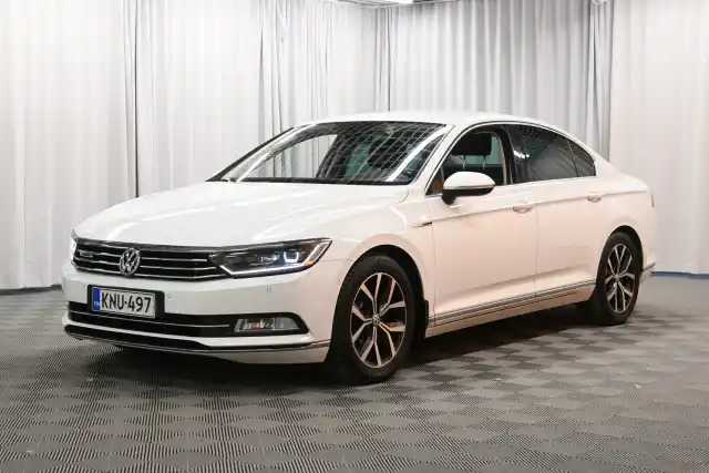 Valkoinen Sedan, Volkswagen Passat – KNU-497