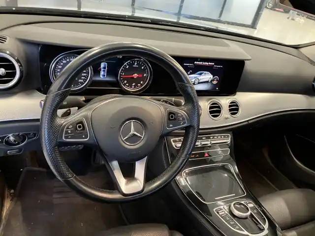 Musta Sedan, Mercedes-Benz E – KNV-110