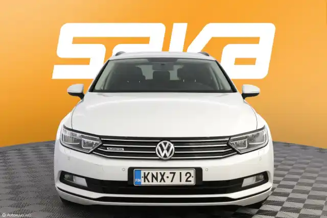 Valkoinen Farmari, Volkswagen Passat – KNX-712