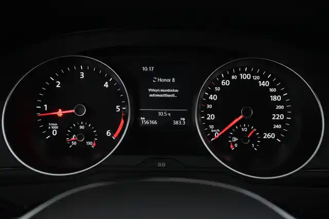Valkoinen Farmari, Volkswagen Passat – KNX-712
