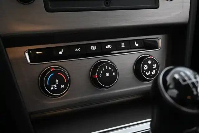 Valkoinen Farmari, Volkswagen Passat – KNX-712