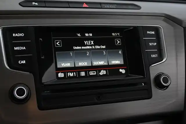 Valkoinen Farmari, Volkswagen Passat – KNX-712