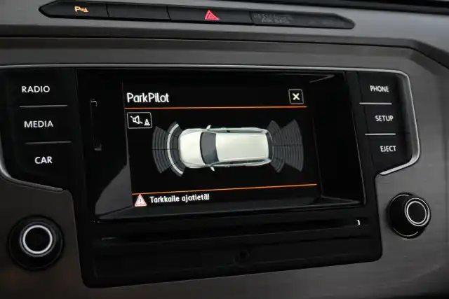 Valkoinen Farmari, Volkswagen Passat – KNX-712