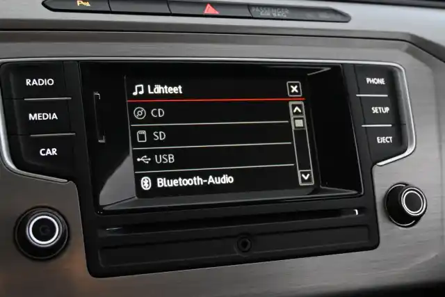 Valkoinen Farmari, Volkswagen Passat – KNX-712