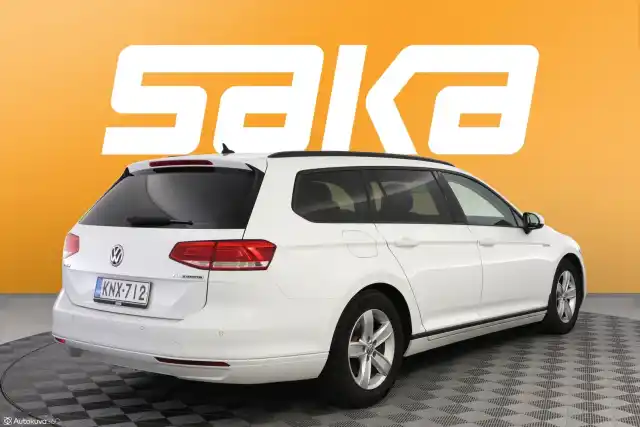 Valkoinen Farmari, Volkswagen Passat – KNX-712