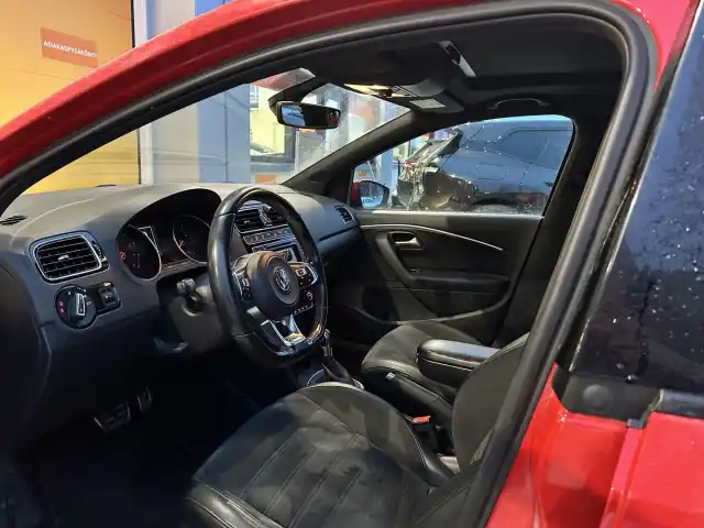 Punainen Viistoperä, Volkswagen Polo – KNX-714