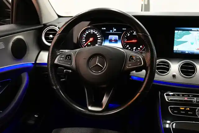 Musta Farmari, Mercedes-Benz E – KOE-315