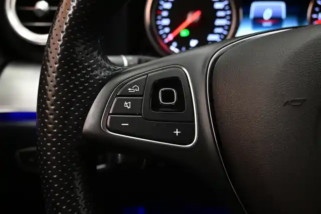 Musta Farmari, Mercedes-Benz E – KOE-315