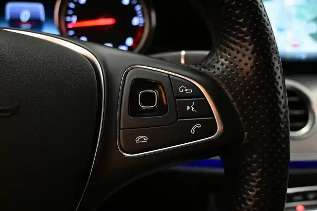 Musta Farmari, Mercedes-Benz E – KOE-315