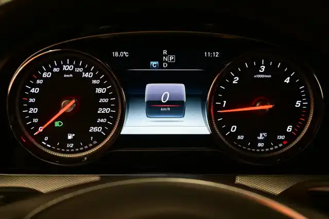 Musta Farmari, Mercedes-Benz E – KOE-315