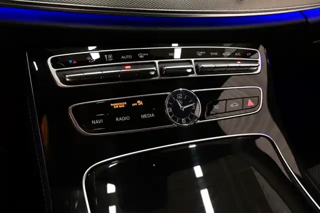 Musta Farmari, Mercedes-Benz E – KOE-315