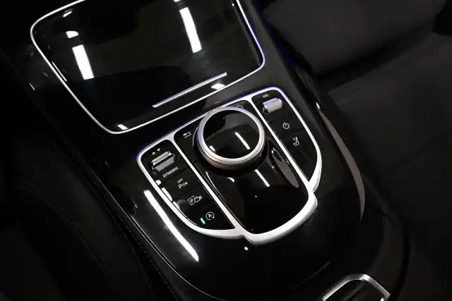 Musta Farmari, Mercedes-Benz E – KOE-315