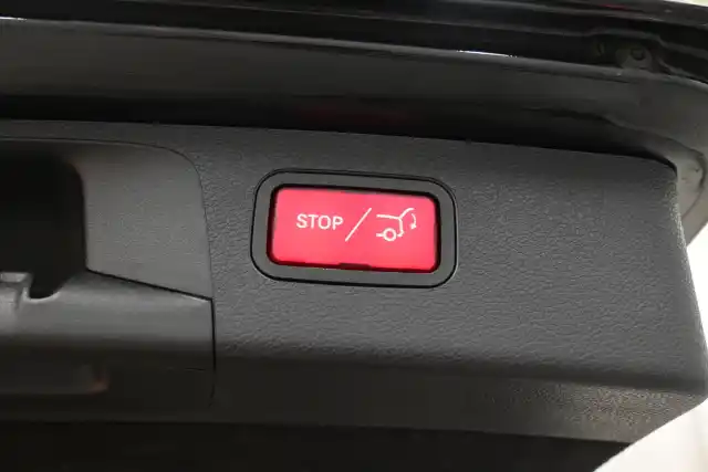 Musta Farmari, Mercedes-Benz E – KOE-315