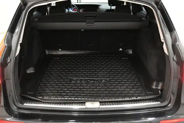 Musta Farmari, Mercedes-Benz E – KOE-315