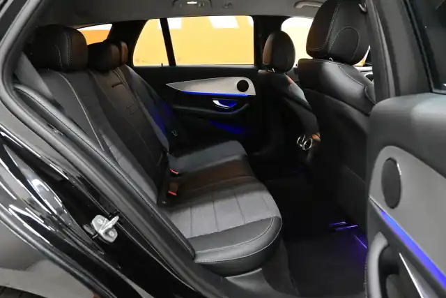 Musta Farmari, Mercedes-Benz E – KOE-315