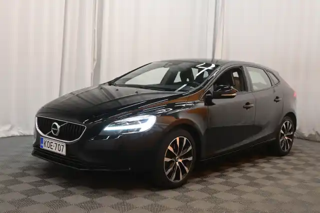 Musta Viistoperä, Volvo V40 – KOE-707