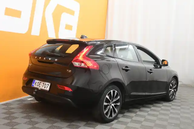 Musta Viistoperä, Volvo V40 – KOE-707