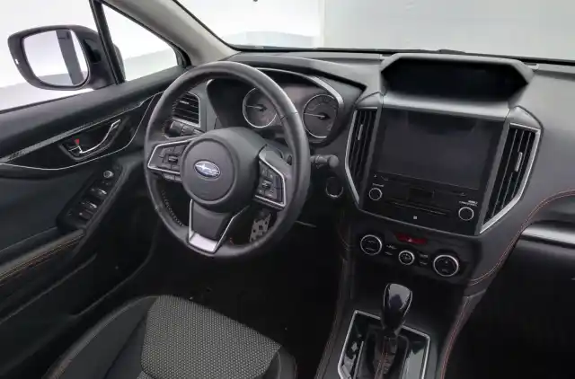 Valkoinen Farmari, Subaru XV – KOE-848