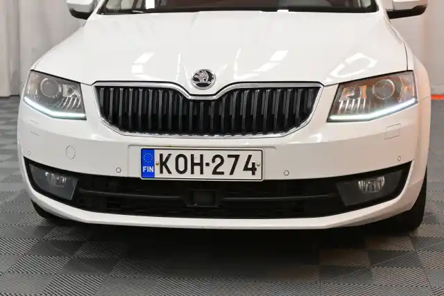 Valkoinen Farmari, Skoda Octavia – KOH-274