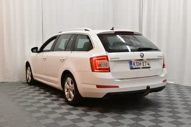 Valkoinen Farmari, Skoda Octavia – KOH-274