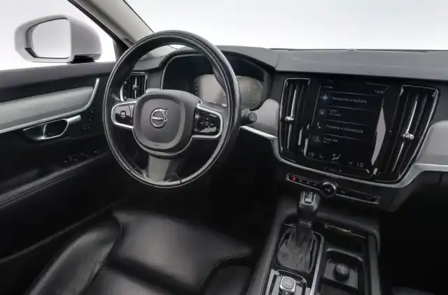 Valkoinen Farmari, Volvo V90 – KOH-741