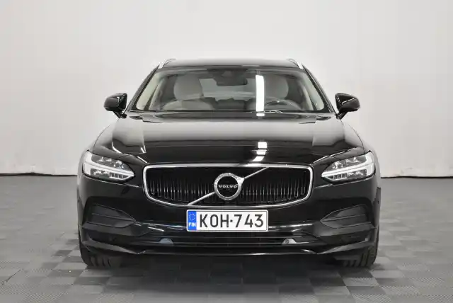 Musta Farmari, Volvo V90 – KOH-743