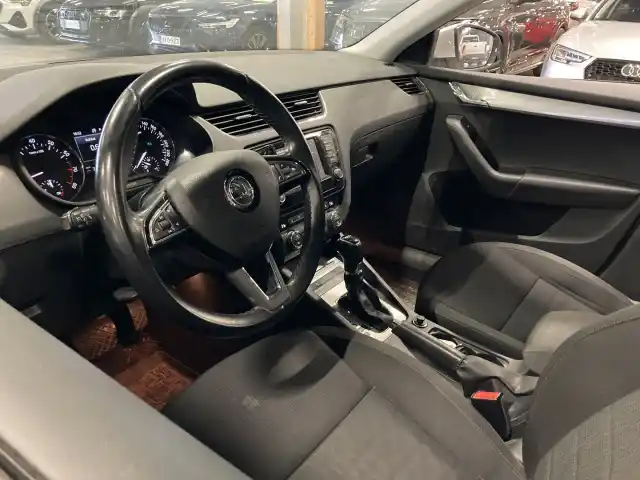 Valkoinen Viistoperä, Skoda Octavia – KOJ-462