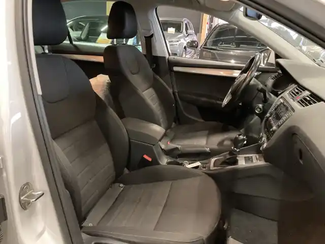 Valkoinen Viistoperä, Skoda Octavia – KOJ-462