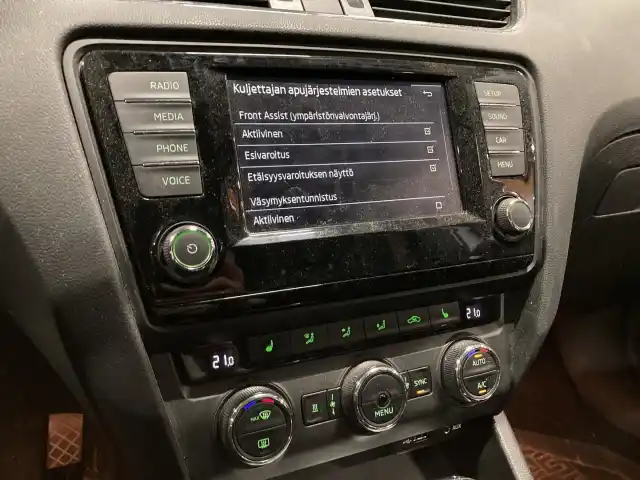Valkoinen Viistoperä, Skoda Octavia – KOJ-462