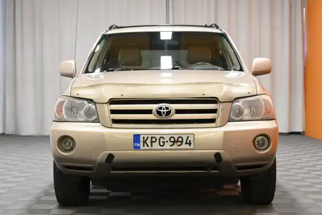 Beige Henkilöauto, Toyota Highlander – KPG-994