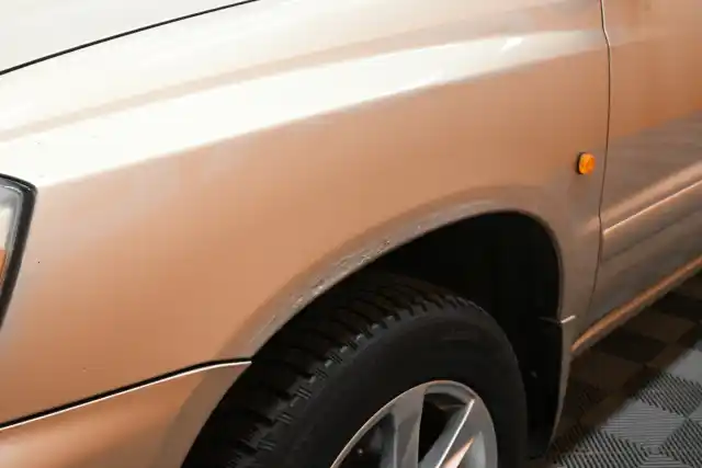 Beige Henkilöauto, Toyota Highlander – KPG-994