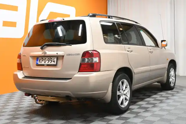 Beige Henkilöauto, Toyota Highlander – KPG-994