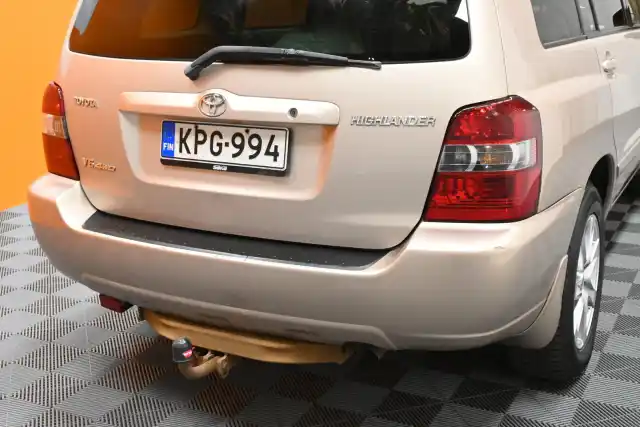 Beige Henkilöauto, Toyota Highlander – KPG-994