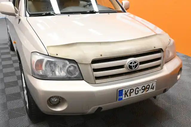 Beige Henkilöauto, Toyota Highlander – KPG-994